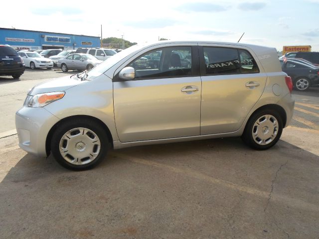 2009 Scion xD 4dr Sdn GLX V6 Auto