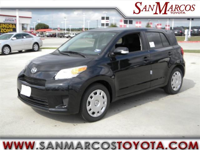 2010 Scion xD W/leather