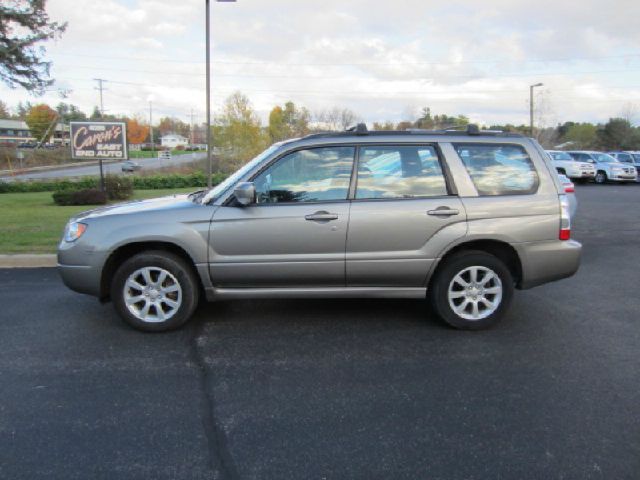 2006 Subaru Forester 2500hd 4x4 W/ Plow System