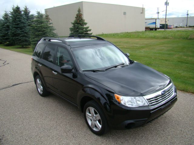2010 Subaru Forester 2500hd 4x4 W/ Plow System