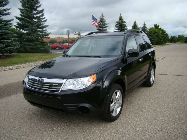 2010 Subaru Forester 2500hd 4x4 W/ Plow System