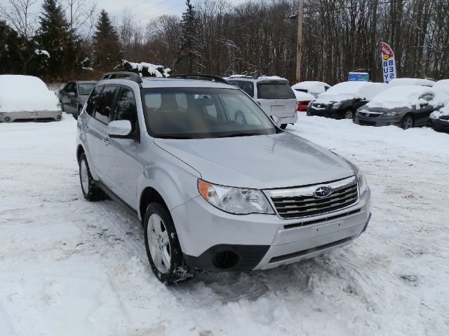 2010 Subaru Forester 2500hd 4x4 W/ Plow System