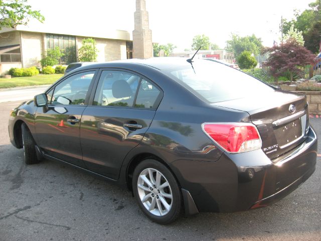 2012 Subaru Impreza 4dr LE Auto 4WD