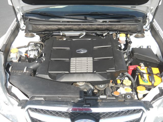 2010 Subaru Legacy LTZ 4X4 (marshalltown)