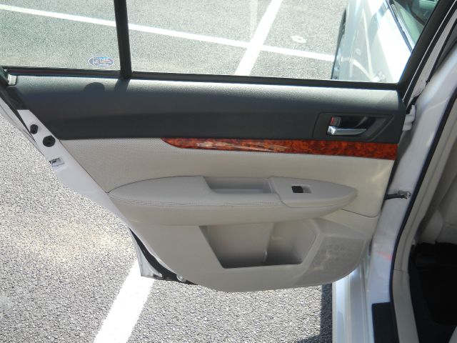 2010 Subaru Legacy LTZ 4X4 (marshalltown)