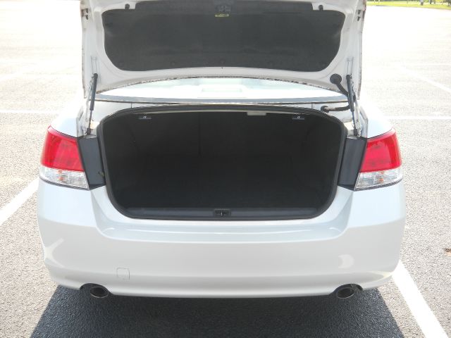 2010 Subaru Legacy LTZ 4X4 (marshalltown)