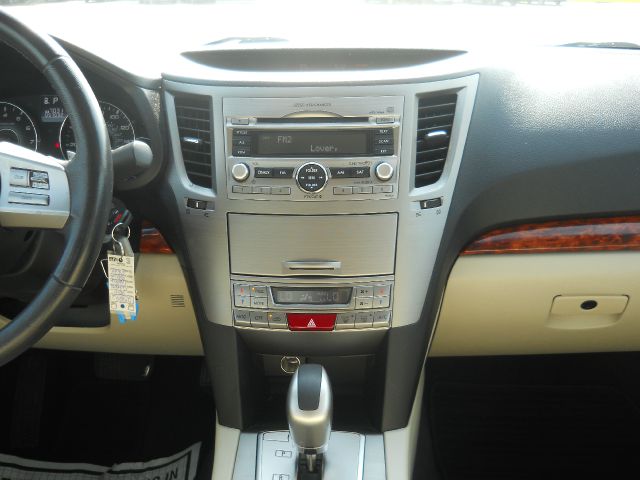 2010 Subaru Legacy LTZ 4X4 (marshalltown)