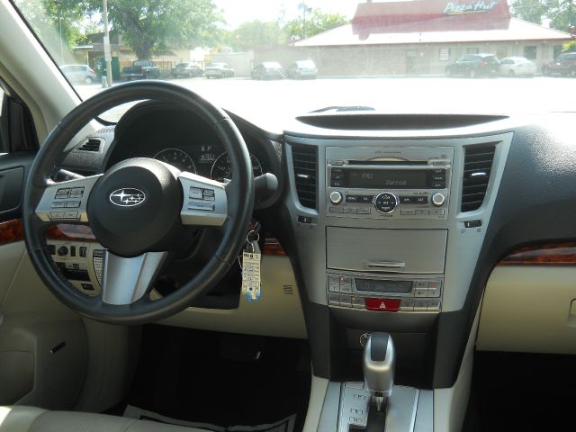 2010 Subaru Legacy LTZ 4X4 (marshalltown)