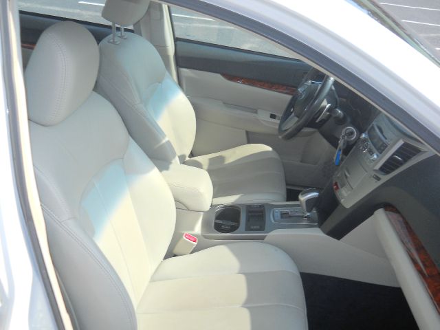 2010 Subaru Legacy LTZ 4X4 (marshalltown)