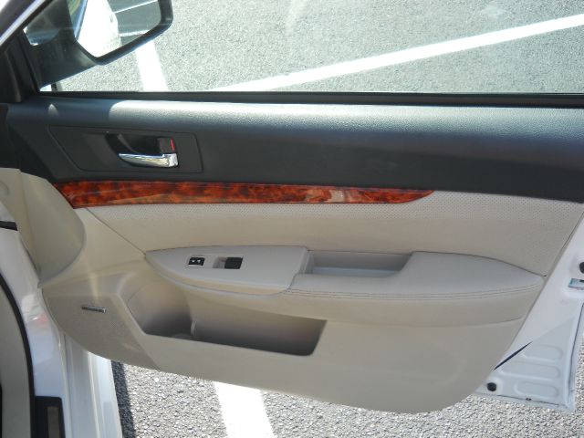 2010 Subaru Legacy LTZ 4X4 (marshalltown)