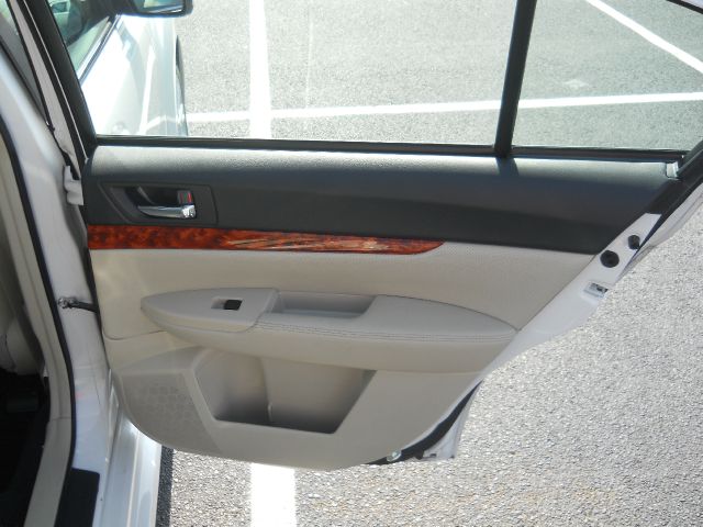 2010 Subaru Legacy LTZ 4X4 (marshalltown)