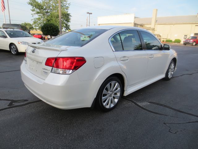 2010 Subaru Legacy LTZ 4X4 (marshalltown)