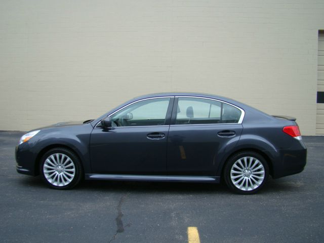 2010 Subaru Legacy LTZ 4X4 (marshalltown)