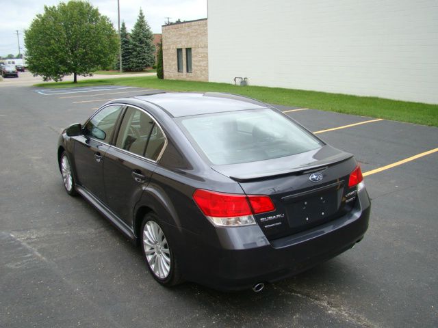 2010 Subaru Legacy LTZ 4X4 (marshalltown)