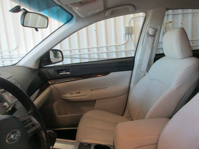 2013 Subaru Legacy LTZ 4X4 (marshalltown)