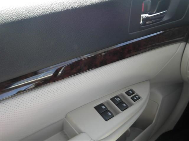 2013 Subaru Legacy LTZ 4X4 (marshalltown)