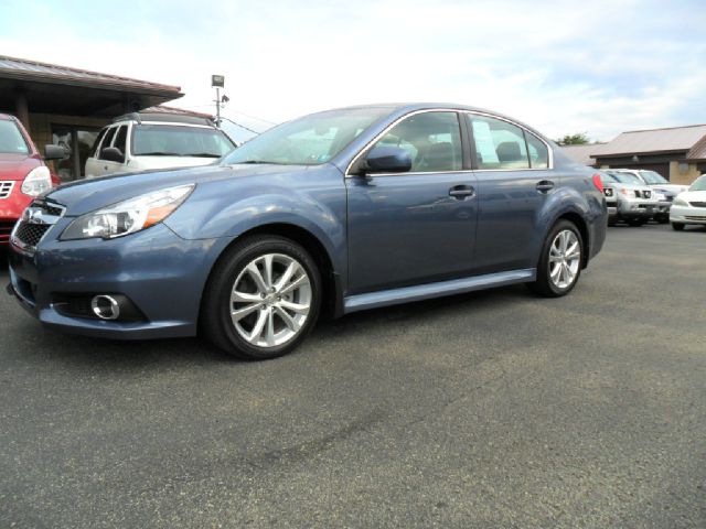 2013 Subaru Legacy LTZ 4X4 (marshalltown)