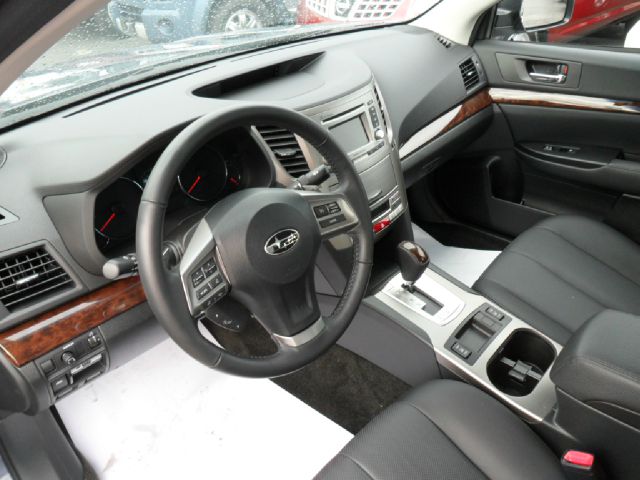 2013 Subaru Legacy LTZ 4X4 (marshalltown)