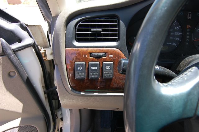 2000 Subaru Outback LS 4WD