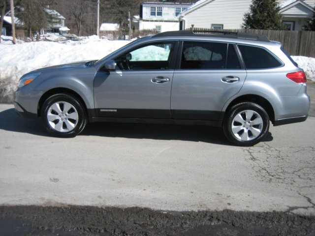 2010 Subaru Outback 2.3T Sedan 4D