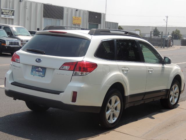 2013 Subaru Outback 2.3T Sedan 4D
