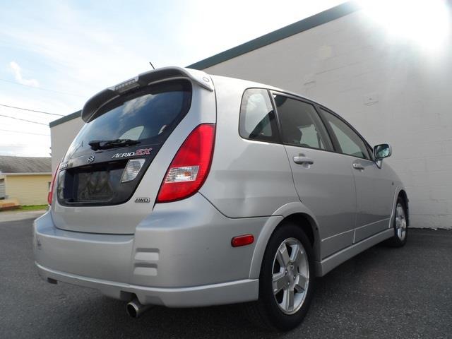 2003 Suzuki Aerio AWD, REAR DVD, Navigation, 3RD ROW, Mem/heat Seats
