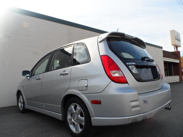 2003 Suzuki Aerio AWD, REAR DVD, Navigation, 3RD ROW, Mem/heat Seats