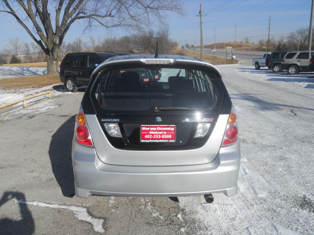 2005 Suzuki Aerio AWD, REAR DVD, Navigation, 3RD ROW, Mem/heat Seats