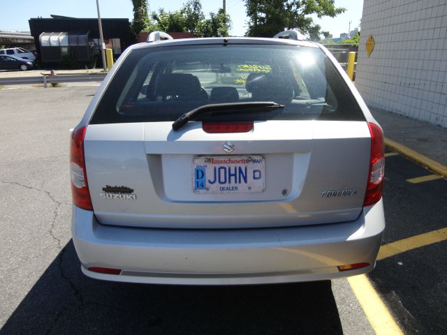 2005 Suzuki Forenza AWD - Luxury Collection