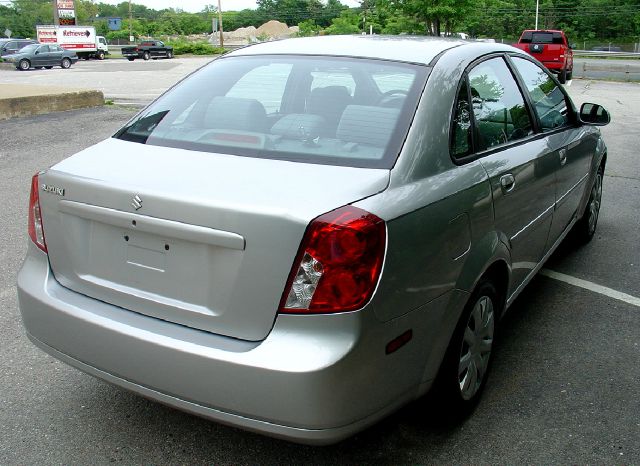 2005 Suzuki Forenza XR