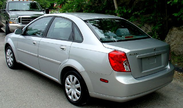 2005 Suzuki Forenza XR