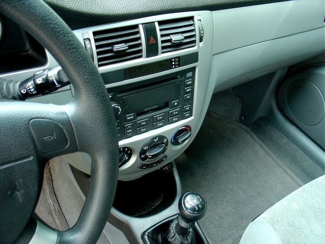 2005 Suzuki Forenza XR
