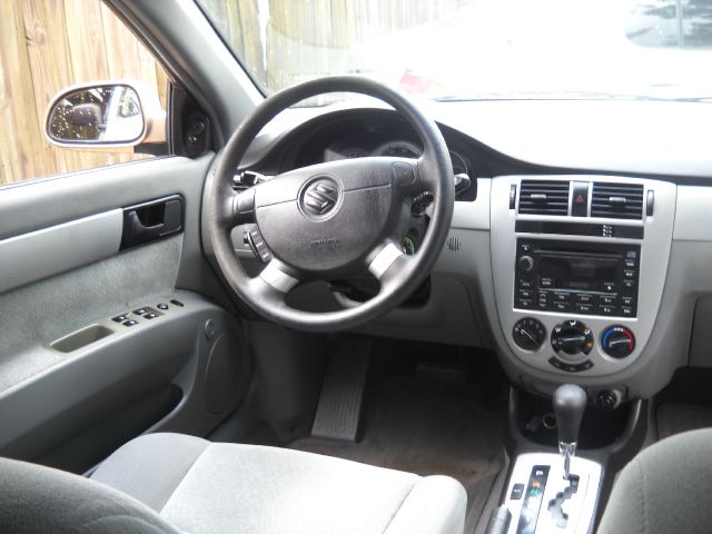 2005 Suzuki Forenza XR