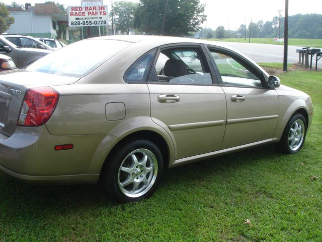 2006 Suzuki Forenza Base