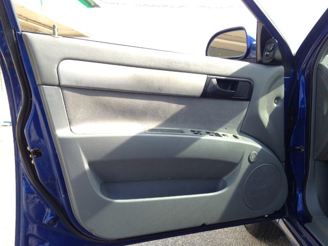 2006 Suzuki Forenza Base