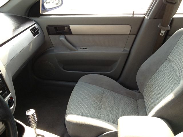2006 Suzuki Forenza Base