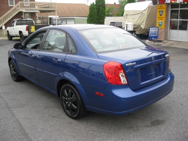 2006 Suzuki Forenza Base