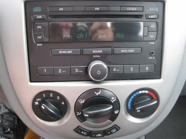 2006 Suzuki Forenza Base
