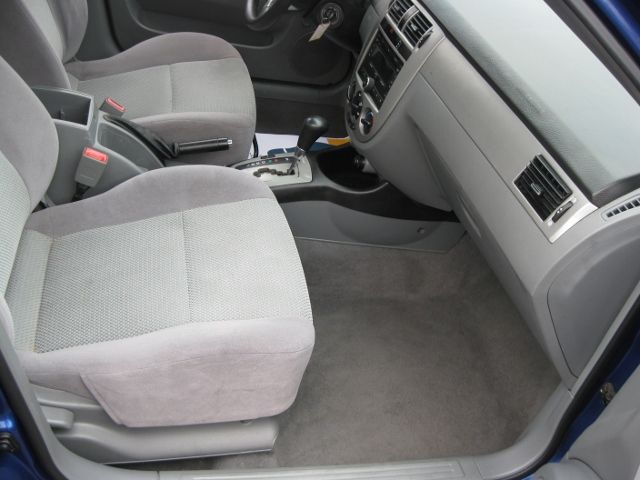2006 Suzuki Forenza Base