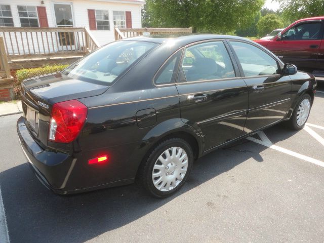 2006 Suzuki Forenza Base