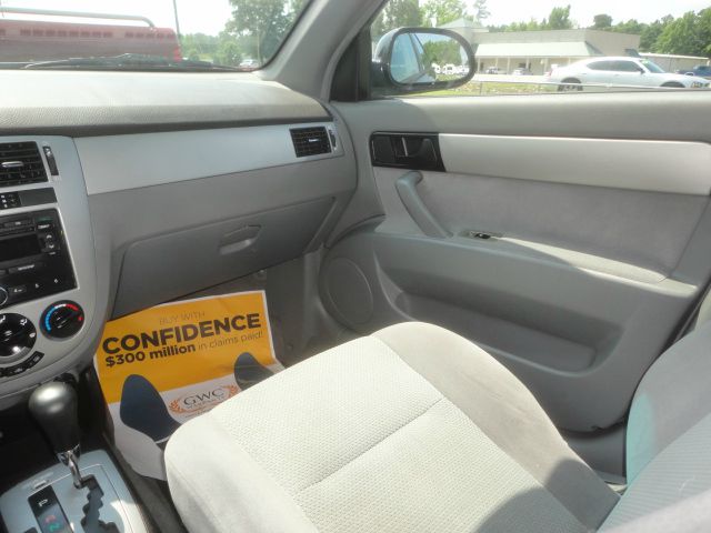 2006 Suzuki Forenza Base