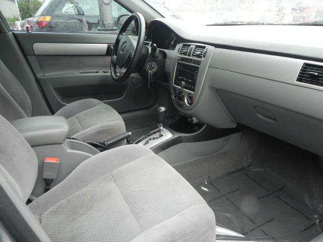 2006 Suzuki Forenza Base