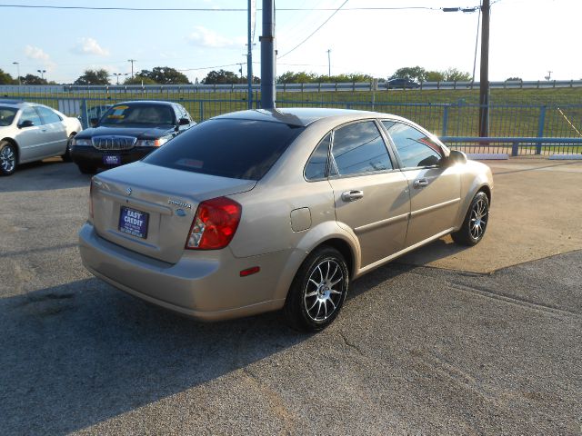 2006 Suzuki Forenza Base
