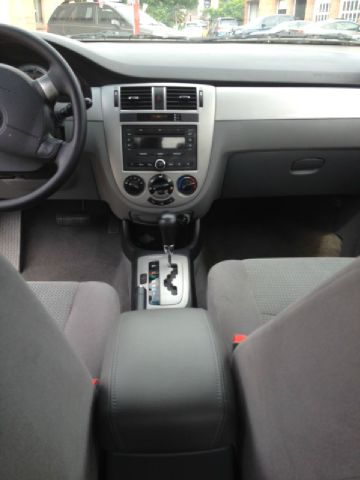 2006 Suzuki Forenza Base