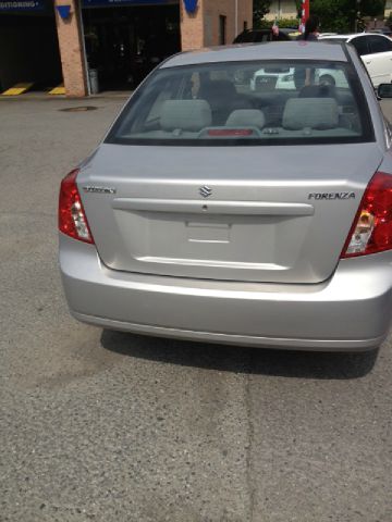 2006 Suzuki Forenza Base