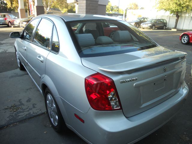 2006 Suzuki Forenza Base