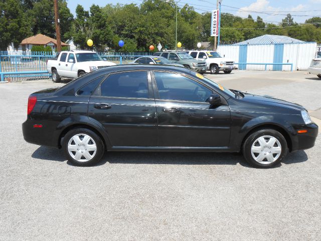 2007 Suzuki Forenza Base