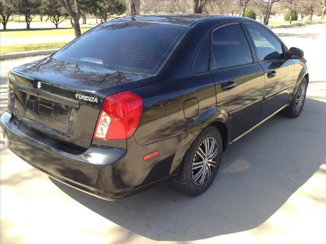 2007 Suzuki Forenza Base