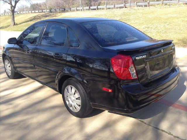 2007 Suzuki Forenza Base