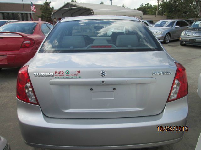 2008 Suzuki Forenza Base